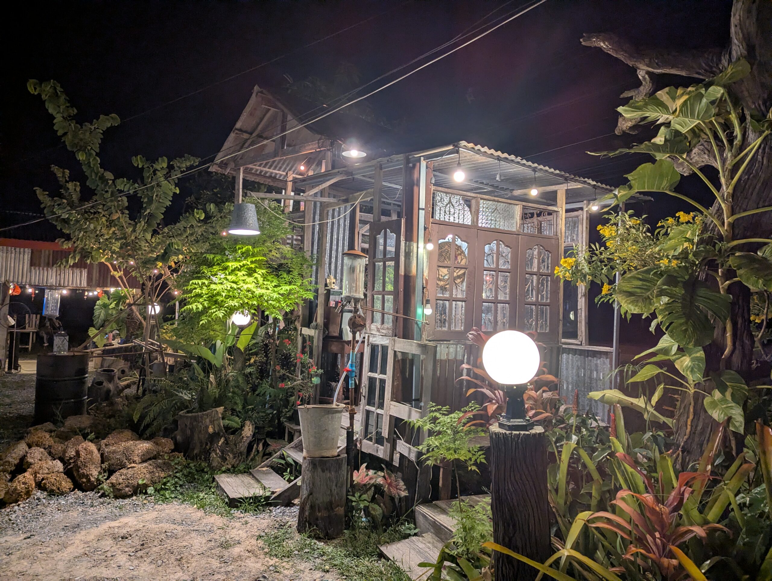 "กินกัน" a small outdoor restaurant .
173 Tambon Chom Sa-at, Moei Wadi District, Roi Et 45250, Thailand